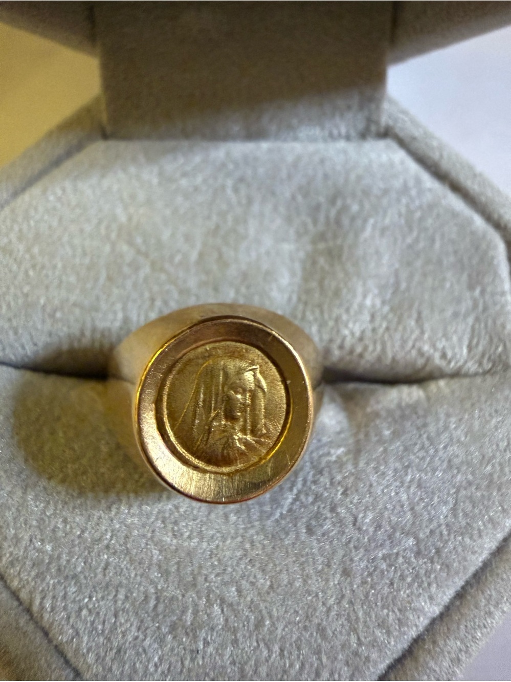 Vintage 14K Solid Yellow Gold Virgin Mary Madonna Signet Ring